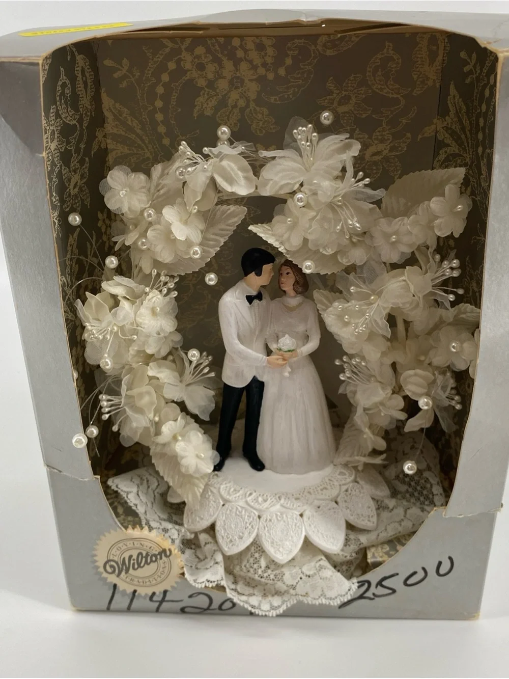 Vintage Wilton White and Black Bride & Groom Wedding Cake Topper